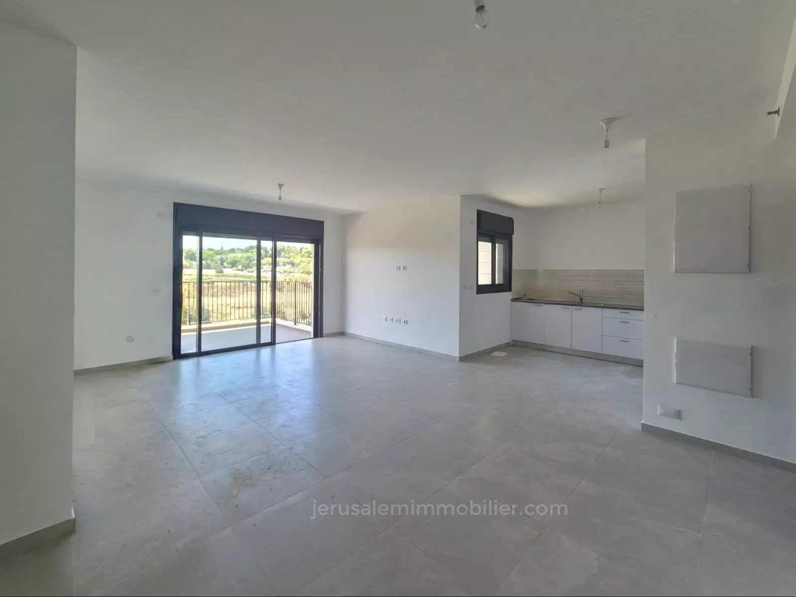 להשכרה במורדות ארנונה – דירה חדשה, מוכנה לכניסה עם נוף פתוח – JERUSALEM IMMOBILIER 026786595