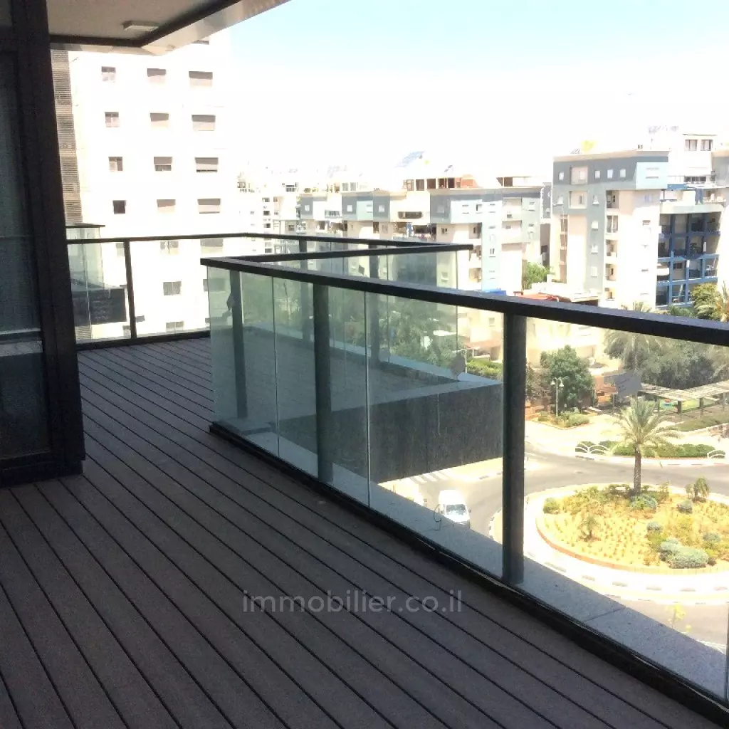 Appartamento di 5 locali in vendita in bel palazzo, Kiryat Leumi, Rishon LeZion