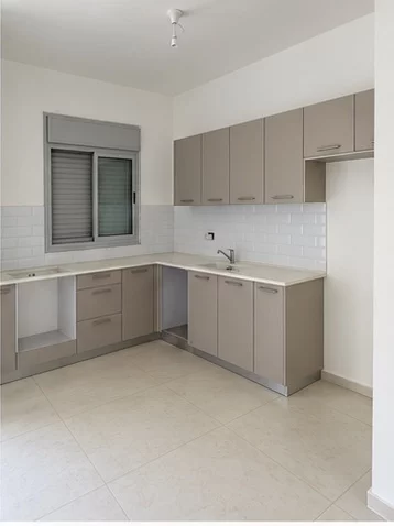 Magnifique Rez de jardin, Immeuble boutique à Kiryat Yovel