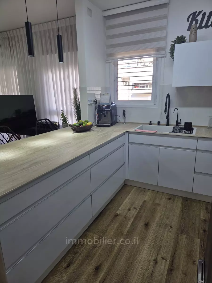 Bellissimo appartamento di 4 locali in via Elie Cohen di fronte al parco