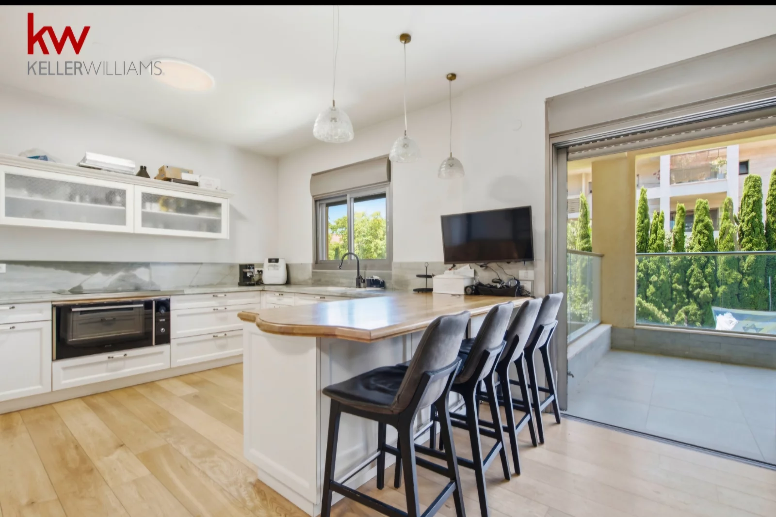 magnifique 6 pieces dans une residence avec piscine