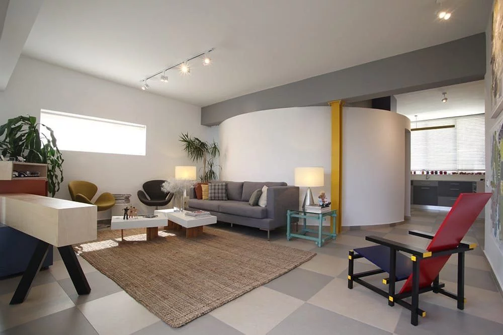 Appartamento di 3 locali progettato da un architetto, ultimo piano, via Alexander Yanai